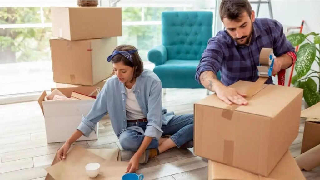 couple packing